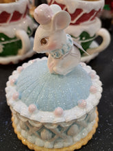 Load image into Gallery viewer, MICE DECORATING CAKES
