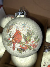 Load image into Gallery viewer, GLASS BAUBLE DECORATION.
